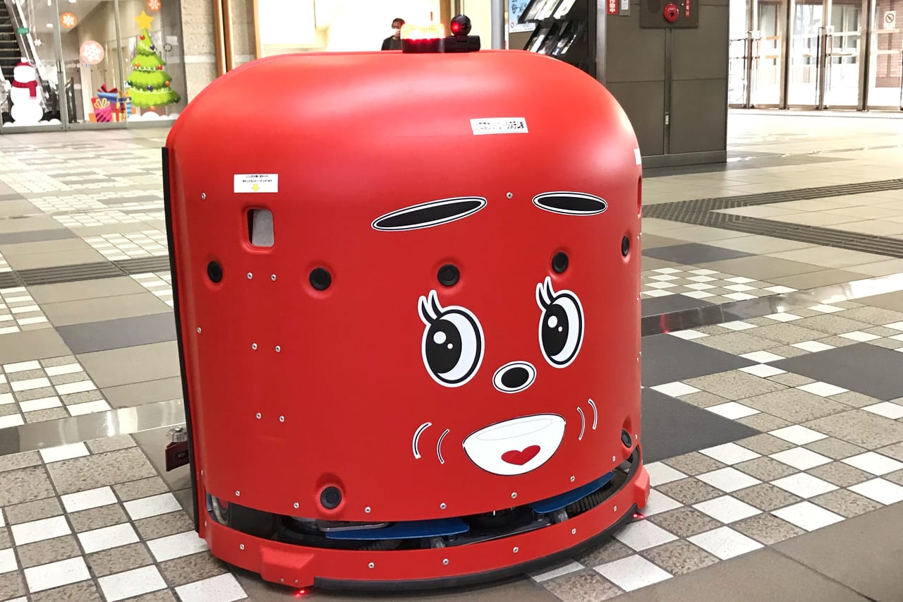 2020帯広駅に真っ赤なお掃除ロボット登場「名前はまだ無い」