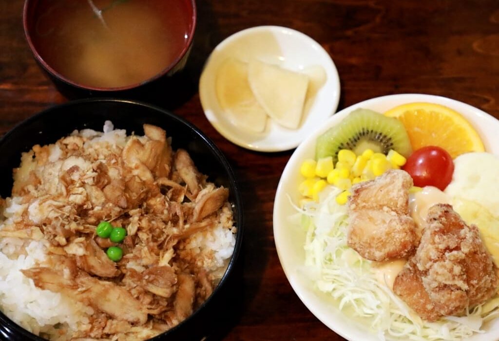 鶏の伊藤 〒080-0015 北海道帯広市西5条南28丁目2-8 店舗 厨房 改装工事 お知らせ 一時休業 2026年 6月22日 予約客のみ 対応 限定営業 テイクアウト 出前 縮小営業 問い合わせ 公式Instagram DM対応 電話不通 公式ホームページ 営業再開日 未定 テレビ放送　帯広グルメ　十勝グルメ　夕食　昼食　帯広オススメ 振替休業　2025年9月8日（月）～9月11日（木）　鶏の伊藤　帯広市　ザンギ　から揚げ　山賊揚げ　骨なしザンギ　テイクアウト　子連れ　外食　観光　鶏めし丼　ランチ　夕食　予約　お持ち帰り〒080-0015 北海道帯広市西５条南２８丁目２−８　　2020鶏の伊藤GoToEat鶏めし