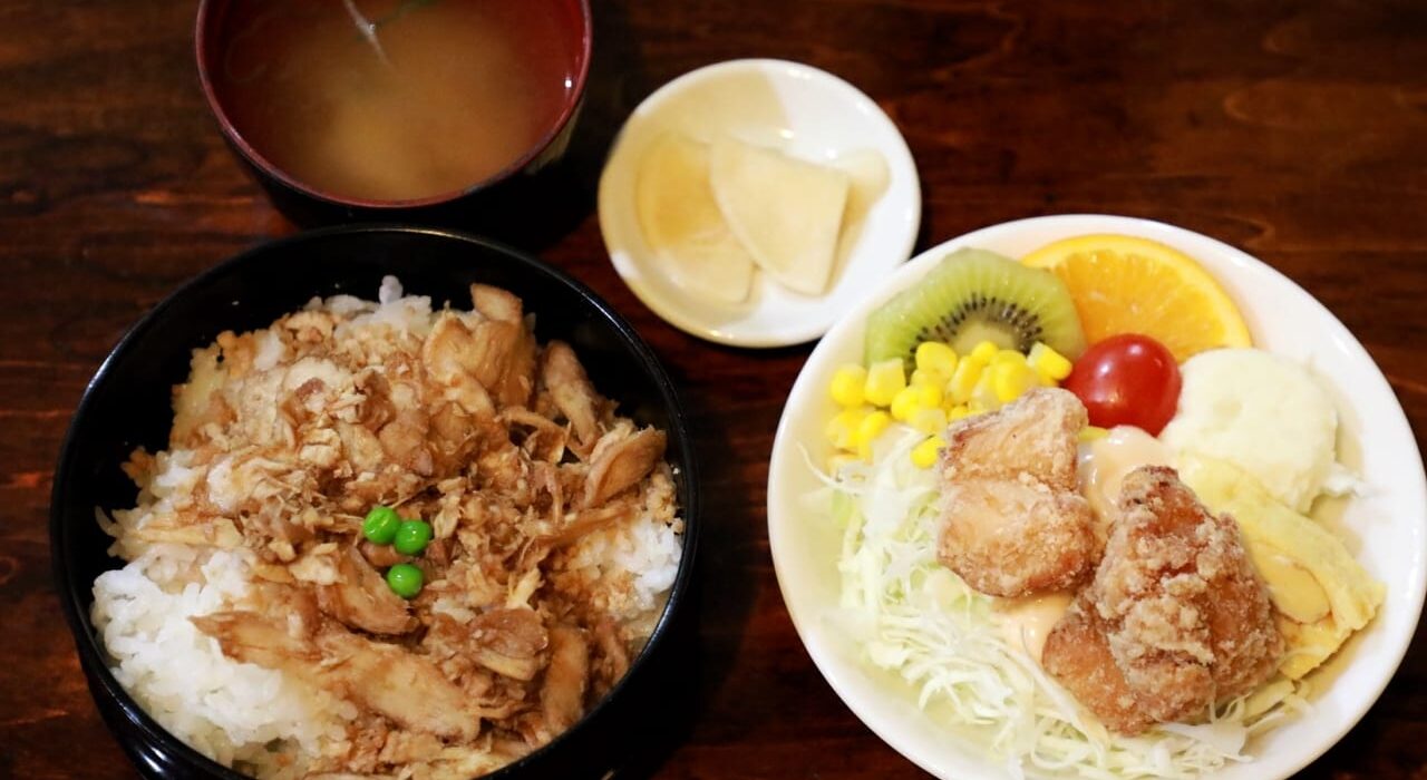 鶏の伊藤 〒080-0015 北海道帯広市西5条南28丁目2-8 店舗 厨房 改装工事 お知らせ 一時休業 2026年 6月22日 予約客のみ 対応 限定営業 テイクアウト 出前 縮小営業 問い合わせ 公式Instagram DM対応 電話不通 公式ホームページ 営業再開日 未定 テレビ放送　帯広グルメ　十勝グルメ　夕食　昼食　帯広オススメ 振替休業　2025年9月8日（月）～9月11日（木）　鶏の伊藤　帯広市　ザンギ　から揚げ　山賊揚げ　骨なしザンギ　テイクアウト　子連れ　外食　観光　鶏めし丼　ランチ　夕食　予約　お持ち帰り〒080-0015 北海道帯広市西５条南２８丁目２−８　　2020鶏の伊藤GoToEat鶏めし