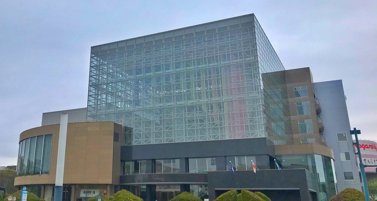 2026年4月のイベントをもって　閉店　2026年4月閉店　イベントはとかちプラザで開催　2026年4月18日（土）と19日（日）の2日間　てて＆とわHAPPYマルシェ　10時～16時 わくわくクリスマスinとかちプラザ　十勝プラザ　帯広駅前　クリスマスイベント開催　2025年12月14日（日）　午前　午後　2回開催　クリスマス工作　プレゼント　サンタクロース　サンタさん　遊び　駐車場　予約制　完全予約制　〒080-0014 北海道帯広市西４条南１３丁目1　お仕事説明会　2025年10月10日（金）　14時半～15時半　受付14時15分　熱中症特別警戒アラート　クーリングシェルター　熱中症警戒アラート　 帯広市役所　 とかち小麦フェスタ　とかちプラザで開催される　2025年1月18日（土）10時30分～14時30分、帯広駅前のとかちプラザで開催。　ケーキ、たこ焼き、ドーナツ、うどん、パン、ピザ、スコーン等のとかち小麦を使用したメニューが集結する 十勝産小麦を知るコーナーでは、パネル展示や小麦石臼挽き体験、工作体験も。 2023年10月17日　ジョブジョブとかちダイバーシティ　お仕事説明会　2021とかちプラザ 帯広市　プラザまつり　2023年　2024年10月10日　帯広仕事　帯広就職　就職活動　北海道　帯広市　キャリアカウンセラー　キャリアコンサルタント　ジョブジョブとかち