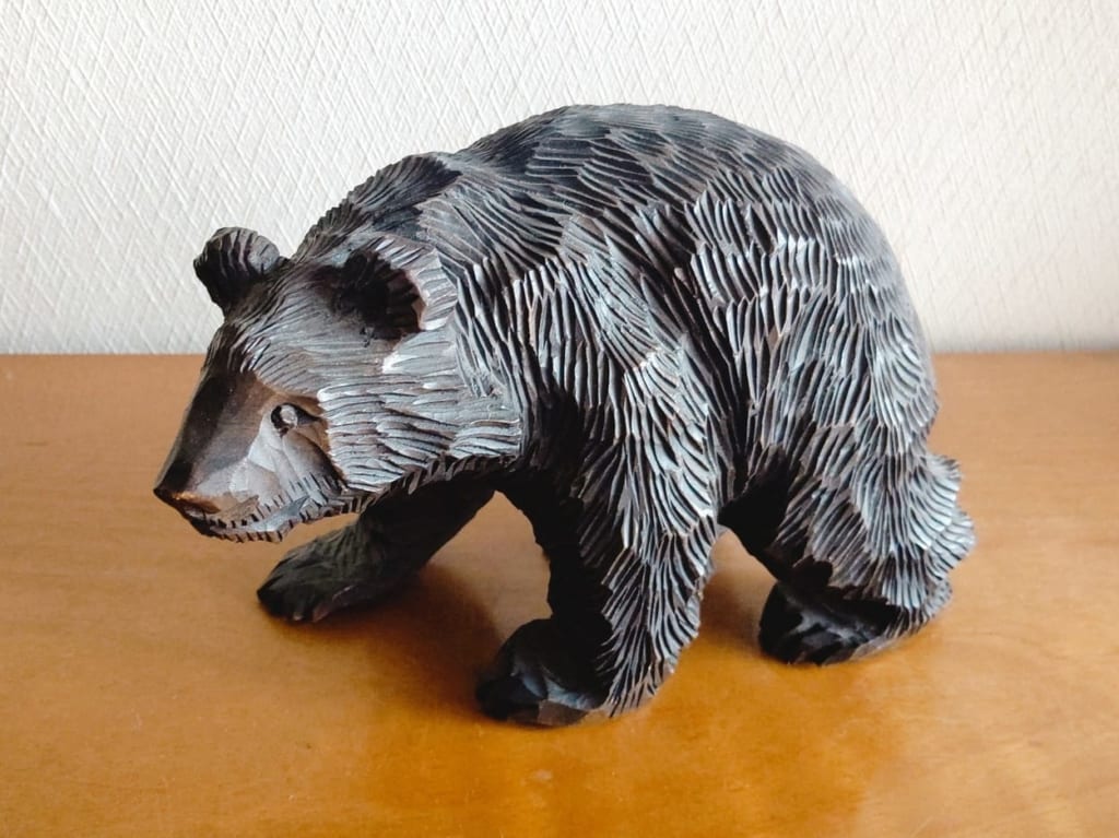 熊　木彫