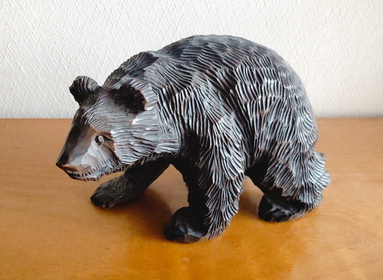 熊　木彫