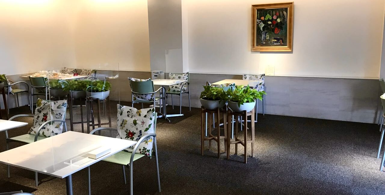 六花亭帯広本店 〒080-0012 北海道帯広市西2条南9丁目6 六花亭札幌本店 北海道札幌市中央区北4条西6丁目3-3 六花亭札幌本店5F 2026年4月ご利用分 2月1日ご予約開 WEB予約 予約サイトについては、2026年1月26日(月) オープン予定 予約サイトOPEN 六花亭ポイントカード 300ポイント 六花亭 北海道 帯広市 お得さまラウンジ「極楽」 ポイントカード 予約 メニュー ケーキ スイーツ ドリンク 食べ放題 ビュッフェ 駐車場 ランチ カフェ 無料