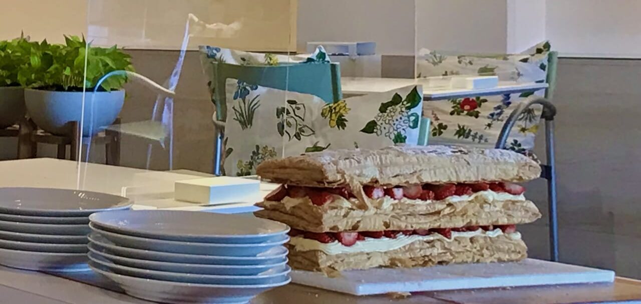 六花亭帯広本店 〒080-0012 北海道帯広市西2条南9丁目6 六花亭札幌本店 北海道札幌市中央区北4条西6丁目3-3 六花亭札幌本店5F 2026年4月ご利用分 2月1日ご予約開 WEB予約 予約サイトについては、2026年1月26日(月) オープン予定 予約サイトOPEN 六花亭ポイントカード 300ポイント 六花亭帯広本店 〒080-0012 北海道帯広市西2条南9丁目6 六花亭札幌本店 北海道札幌市中央区北4条西6丁目3-3 六花亭札幌本店5F 2026年4月ご利用分 2月1日ご予約開 WEB予約 予約サイトについては、2026年1月26日(月) オープン予定 予約サイトOPEN 六花亭ポイントカード 300ポイント 六花亭 北海道 帯広市 お得さまラウンジ「極楽」 ポイントカード 予約 メニュー ケーキ スイーツ ドリンク 食べ放題 ビュッフェ 駐車場 ランチ カフェ 無料 六花亭帯広本店