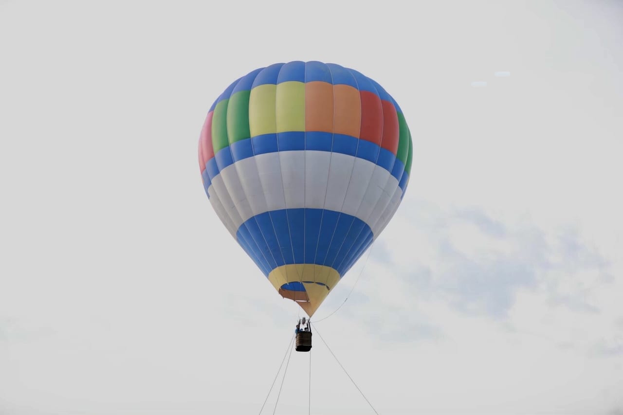 全国旅行支援「HOKKAIDO LOVE！割」　北海道・十勝　熱気球で空から気軽に十勝を楽しもう　係留コース（浮上体験）　帯広市　十勝空旅団　帯広観光　十勝観光　ますやパン　麦音　熱気球　予約　十勝空旅団