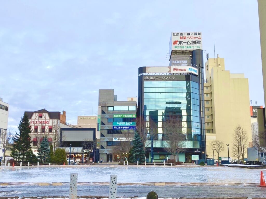 TOKACHI ICE PARK PLUS　トカチ アイスパーク プラス　リニューアルオープン　帯広市　帯広駅　観光　帯広駅前　駅北多目的広場　夢の北広場　シネマ太陽帯広　リッチモンドホテル帯広駅前　ふじもり食堂　帯広駅　帯広市　リニューアルオープン　2023年　オープン　スケートリンク　無料　イベント　レンタル　スケートリンク　屋外