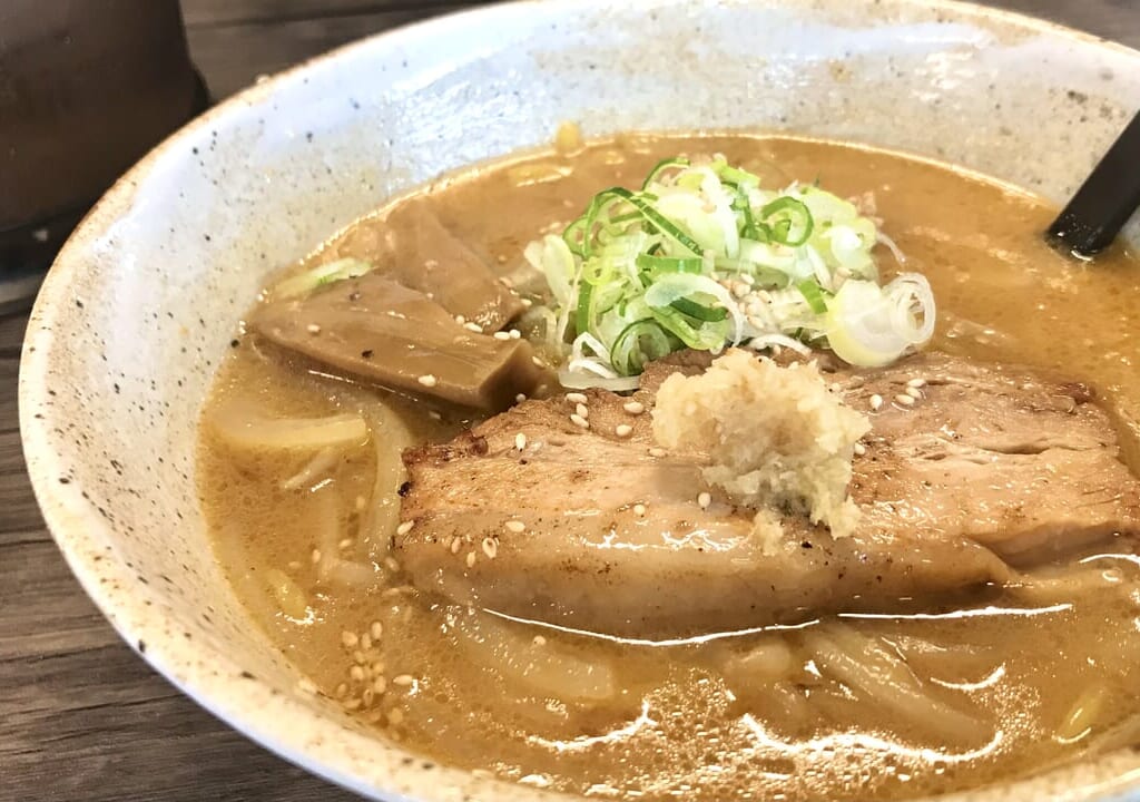 麺屋こたろう　帯広市　北海道　人気ラーメン　味噌ラーメン　こたろう　弥生通　閉店　臨時休業　店舗移転　オープン　新規オープン　開店　新規開店　グランドオープン　〒080-0013 北海道帯広市西３条南２８丁目２０ 〒080-0011 北海道帯広市西１条南２４丁目４−１　中華・ラーメン 上海　ホルモンラーメン　キムチラーメン　帯広ラーメン　閉店　人気ラーメン　上海　のれん分け　暖簾分け 定休日　営業時間　駐車場　創業32年　店主　中華チラシ　中華ちらし　味噌　塩　醤油　開店　クローズ　CLOSE　北海道　大通　明星通　カウンター