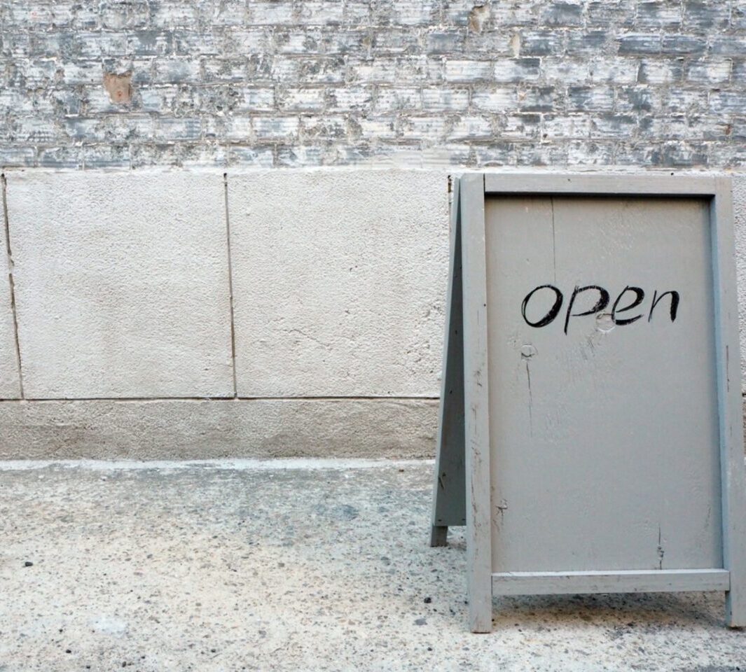 unsung coffee　アンサングコーヒー　2026年3月20日（金）　春分の日　オープン　新規オープン　新規開店　開店　新店舗　COFFEE　コーヒーショップ　コーヒー店　カフェ　コーヒー屋　マテナ珈琲　閉店　2026年2月末　とかちむら　帯広競馬場　〒080-0023 北海道帯広市西１３条南８丁目１　 WANDERLUST　2026年3月5日（土）　新規開店　新規オープン　オープン　グランドオープン　ニューオープン　NEWOPEN　帯広グルメ　帯広カフェ　珈琲　コーヒー　COFFEE　〒080-0802 北海道帯広市東２条南２７丁目２−２７　営業時間　定休日　駐車場　弥生通　若葉通　国道38号線　トカトカ帯広やよい通り店　閉店　旅先で厳選した心ときめく雑貨　完全無農薬・森林農法で栽培されるAkha Ama Coffee　世界の5つ星Hotelが選ぶ HARNN　世界とつながるカフェ　 家具屋 帯広しらかば店 　2026年1月31日（土）　オープン　リニューアルオープン　新規オープン　グランドオープン　北海道内2店舗目　スイートデコレーション帯広しらかば店　閉店　〒080-2471 北海道帯広市西２１条南３丁目３８インデアン 西21条店　回転寿司 まつりや 十勝帯広西店　ウィリーウィリー パレット店　スターバックス コーヒー 帯広白樺通り店　家具　家電　買取り　レンタル　LINE　イメージ　CAFE.YUKICHI　カフェ・ユキチ　帯広市内にカフェがオープン　新規開店　新規オープン　開店　オープン　2026年1月末オープン予定　住所は〒080-0842 北海道帯広市緑ケ丘２条通４丁目８−１１　2025年10月に閉店したcafe LOOPの跡地　隣は木村食堂　春駒通　常盤通　帯広駅　デミグラスオムライス　ビーフシチュー　フラッペ　フォトブース　　珈琲zizzi　コーヒージッジ　〒080-0026 北海道帯広市西１６条南２丁目９−２１　柏林台通　オープン　新規オープン　新規開店　開店　グランドオープン　喫茶店　コーヒー店　珈琲店　帯広競馬場　十勝農協連ビル　　ラーメン店　定休日は木曜日　柏林台通　駐車場　席数　カウンター　帯広グルメ　2025年10月　大樹町　ピリカル珈琲店　閉店北海道広尾郡大樹町晩成274-2　〒089-5312 北海道中川郡豊頃町茂岩本町１２にカフェがオープン　Brick by Brick / Brick Coffee　カフェ・喫茶　シェーカースタイル家具のショールームを兼ねたカフェ　Brick Coffee　自家焙煎ハンドドリップコーヒーやフォームミルクたっぷりのカフェオレ　そして焼菓子などが楽しめる 朝日堂や豊頃郵便局の近く　十勝　プレオープン　オープン　グランドオープン　開店　新規開店　2024年12月21日（土）　image　イメージ