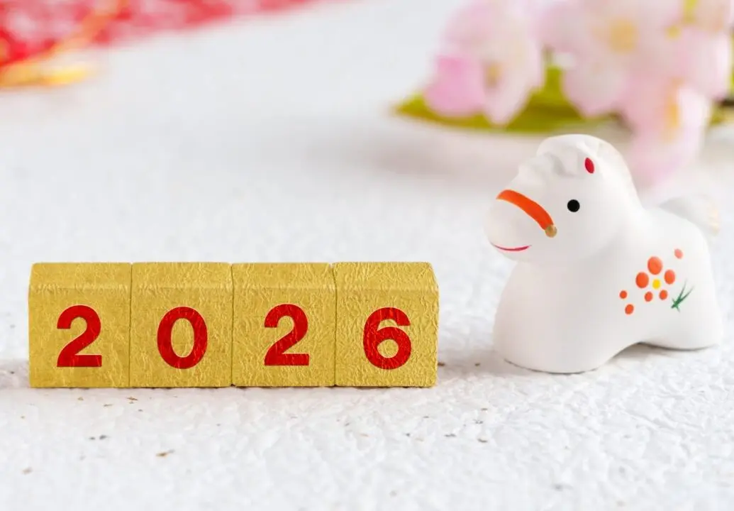 来る2026年はウマ年！ 2025年末に麦音の庭にお引越しをする、街中を走る馬車BARでお馴染みのばん馬「ムサシコマ（通称コマちゃん）」と記念写真を撮りませんか？ 年賀状や今年の思い出に・・・ご参加お待ちしております。 撮影会内容：お客様ご自身のカメラでコマちゃんと写真撮影　コマちゃんへの餌やり2026年はウマ年 コマちゃんと撮影会　2025年11月16日（日）10時～12時　5分間　予約制　　ますやパン　麦音庭南側　1組300円（コマちゃんのエサ代）撮影用のカメラ・携帯電話 ※撮影用の衣装 着替え場所 麦音庭南側　撮影開始時間 お着替え