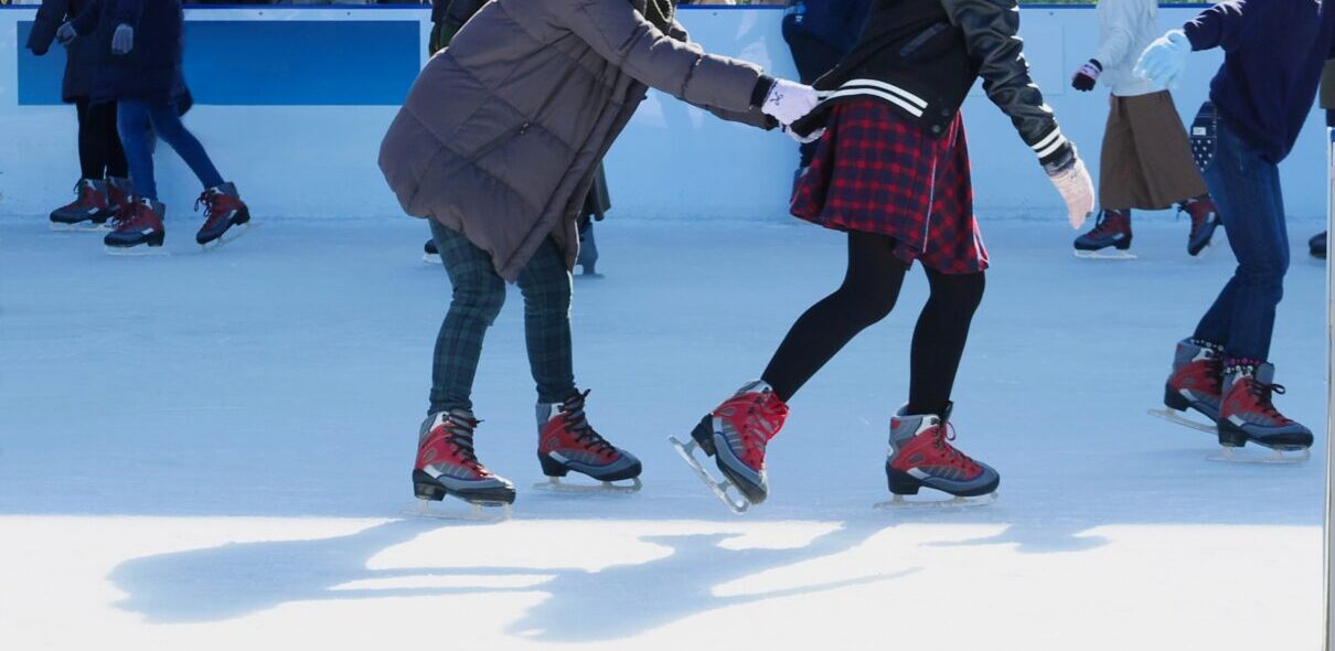 〒080-0012 北海道帯広市西2条南11丁目 TOKACHI ICE PARK PLUS 2025年営業 オープン 2025年12月26日(金)~2026年2月1日(日) 金曜日 土曜日 日曜日 祝日 年末年始 営業時間 レンタルシューズ スケート靴 子ども 大人 料金 レンタルスケート靴 利用料 無料 スケートリンク 帯広駅前 持ち物 イベント カーリング トカチ アイスパーク プラス リニューアルオープン 帯広市 帯広駅 観光 帯広駅前 駅北多目的広場 夢の北広場 シネマ太陽帯広 リッチモンドホテル帯広駅前 ふじもり食堂 帯広駅 帯広市 リニューアルオープン 2023年 オープン スケートリンク 無料 イベント レンタル スケートリンク 屋外