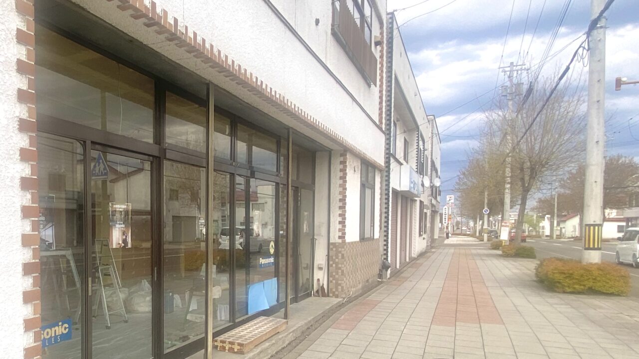 十勝・芽室町にできる"町のたまり場" tetsuneko(てつねこ) 2026年夏オープン予定 〒082-0013 北海道河西郡芽室町東3条2丁目2-5 JR芽室駅 徒歩1分 駐車場 オープン 新規オープン 開店 新規開店 ランチ ジビエ クラフトコーラ シーシャ 水タバコ オープン準備中
