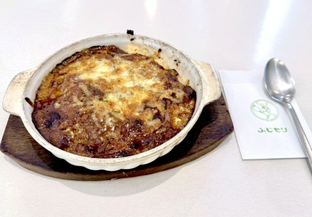 ふじもり 帯広 焼きカレー インデアンカレー 専門店 老舗レストラン ファミリーレストラン 地元民 おすすめ 人気店 インデアンカレーに飽きたら インデアン焼きカレー インデアンルー チーズドリア 熱々 とろけるチーズ ピラフ スパゲティ 昭和レトロ メロンソーダ サービス 昔ながら デパート 食堂 帯広駅北口 徒歩2分 駅チカ 街中 清潔感 デート 家族連れ 観光客 サラダ 〒080-0012 北海道帯広市西2条南11丁目8 営業時間 11:00〜21:00 定休日 火曜日 駐車場あり カウンター席 テーブル席 小上がり お持帰り テイクアウト お土産 ランチ ディナー 郷土料理 豚丼 帯広グルメ　帯広ランチ　帯広おすすめ