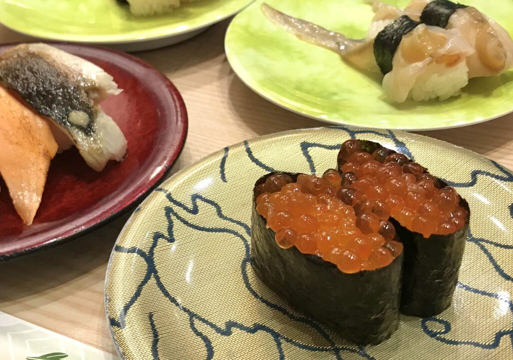 グルメ回転寿司なごやか亭 帯広エリア 店舗外観 看板 駐車場 活気ある店内 こぼれいくら いくら軍艦巻き 大盛り 贅沢メニュー カニ甲羅盛り 蟹身 かに味噌 ご褒美寿司 太鼓演出 活気ある店内 北海道グルメ 十勝帯広観光 名物メニュー 鮮度抜群 ネタが大きい 寿司職人 記念日ディナー 特別な日の食事 至福の味わい ご褒美 ズワイガニ 北海道カニ ファミリー 三ッ星クオリティ 帯広大通店 〒080-0010 北海道帯広市大通南25丁目8番地 電話番号0155-20-7585 柏林台店 〒080-0028 北海道帯広市西18条南2丁目5番地15 電話番号0155-41-5555 R38店 〒080-0044 北海道帯広市西14条北1丁目1番2 電話番号0155-67-6575 営業時間11:00-21:30 ランチ ディナー お祝い 記念日 ドライブ お出かけ
