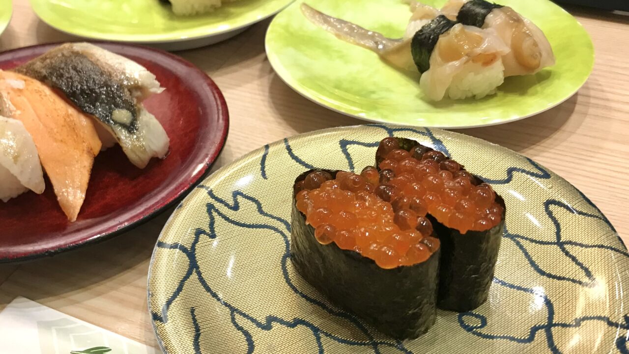 グルメ回転寿司なごやか亭 帯広エリア 店舗外観 看板 駐車場 活気ある店内 こぼれいくら いくら軍艦巻き 大盛り 贅沢メニュー カニ甲羅盛り 蟹身 かに味噌 ご褒美寿司 太鼓演出 活気ある店内 北海道グルメ 十勝帯広観光 名物メニュー 鮮度抜群 ネタが大きい 寿司職人 記念日ディナー 特別な日の食事 至福の味わい ご褒美 ズワイガニ 北海道カニ ファミリー 三ッ星クオリティ 帯広大通店 〒080-0010 北海道帯広市大通南25丁目8番地 電話番号0155-20-7585 柏林台店 〒080-0028 北海道帯広市西18条南2丁目5番地15 電話番号0155-41-5555 R38店 〒080-0044 北海道帯広市西14条北1丁目1番2 電話番号0155-67-6575 営業時間11:00-21:30 ランチ ディナー お祝い 記念日 ドライブ お出かけ