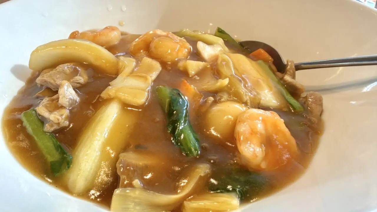 中国料理 美珍樓 〒080-0028 北海道帯広市西18条南4丁目2−10 帯広グルメ 帯広ランチ オススメ ディナー 駐車場 中華料理 帯広中華 中華丼 中華チラシ エビがプリプリ 具だくさんの様子がわかる写真アップ